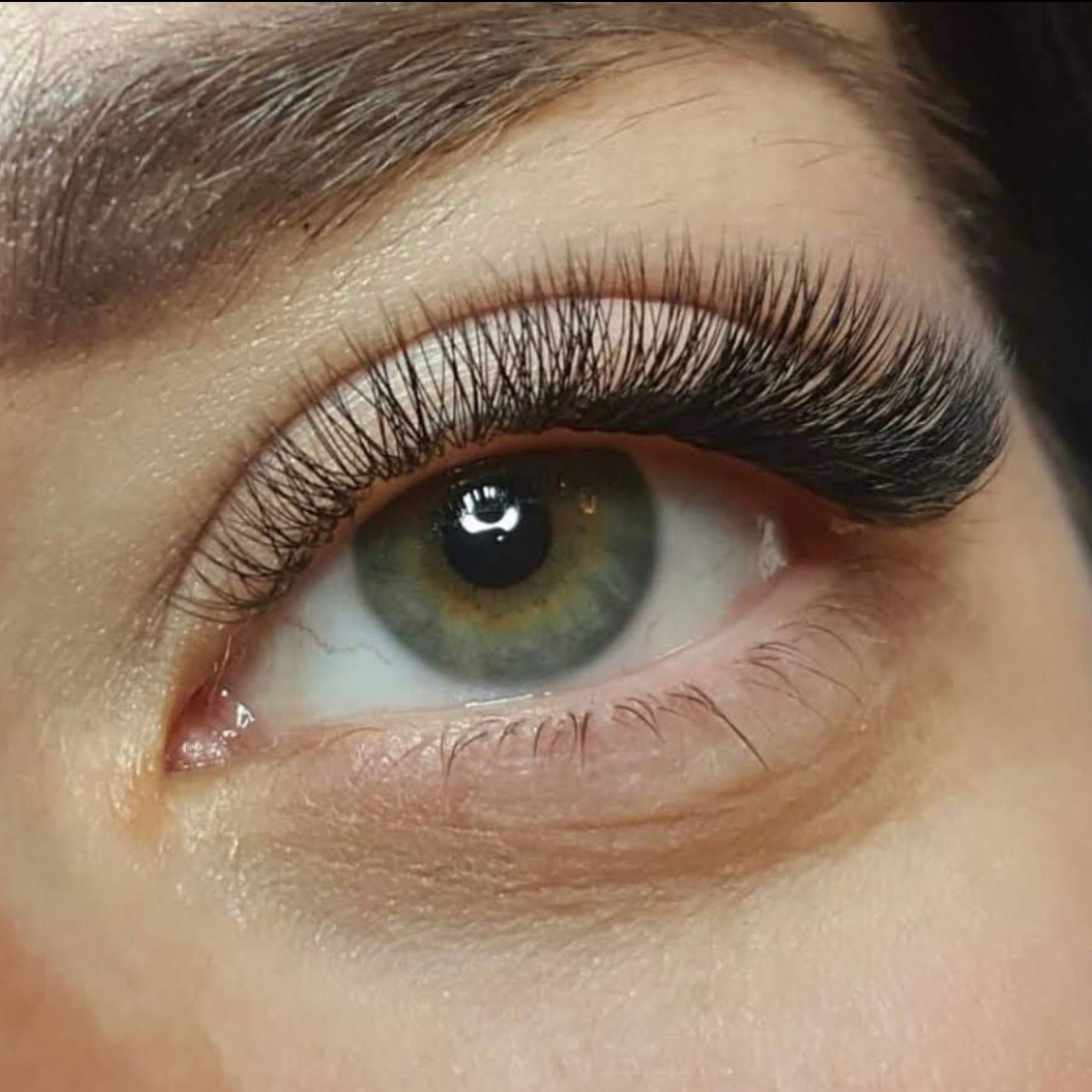 ligh volume lashes